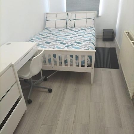 Comfortable Double Bed Located Near City Centre, Suitable For Contractors Health Care Professionals Or Long Business Stays In Coventry Or Delightful Holidays In Coventry Or Within The West Midlands Area Free Wifi Tea And Coffee Provided Exterior foto