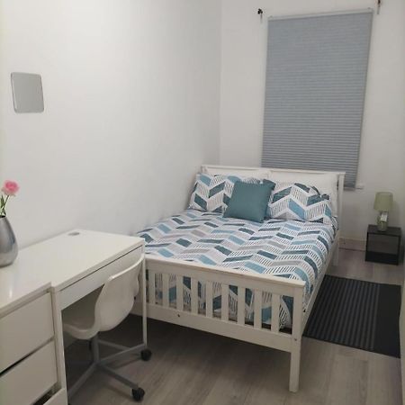 Comfortable Double Bed Located Near City Centre, Suitable For Contractors Health Care Professionals Or Long Business Stays In Coventry Or Delightful Holidays In Coventry Or Within The West Midlands Area Free Wifi Tea And Coffee Provided Exterior foto