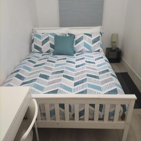 Comfortable Double Bed Located Near City Centre, Suitable For Contractors Health Care Professionals Or Long Business Stays In Coventry Or Delightful Holidays In Coventry Or Within The West Midlands Area Free Wifi Tea And Coffee Provided Exterior foto